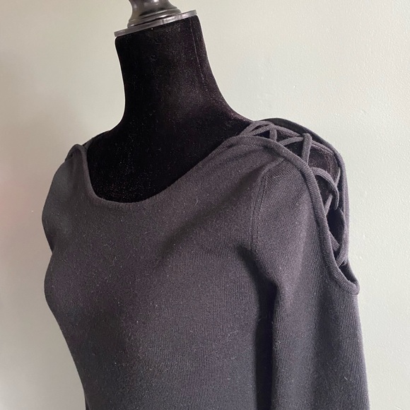 Stitches&Stripes Emmie Lace-Up Shoulder Cutout Pullover - Picture 4 of 14